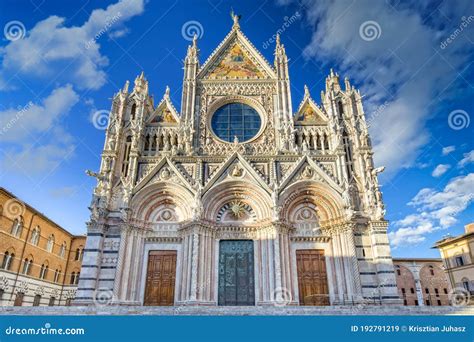 siena cathedral architectural style.